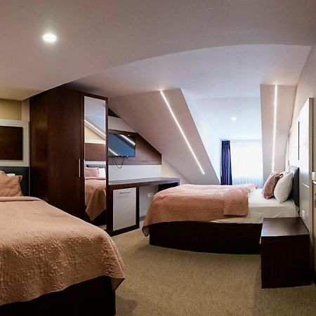 Hotel Prizreni Экстерьер фото