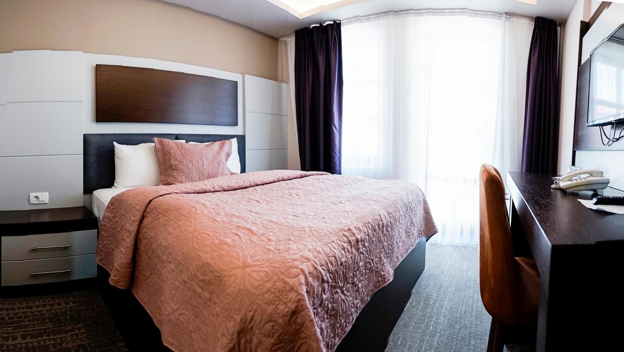 Hotel Prizreni Экстерьер фото
