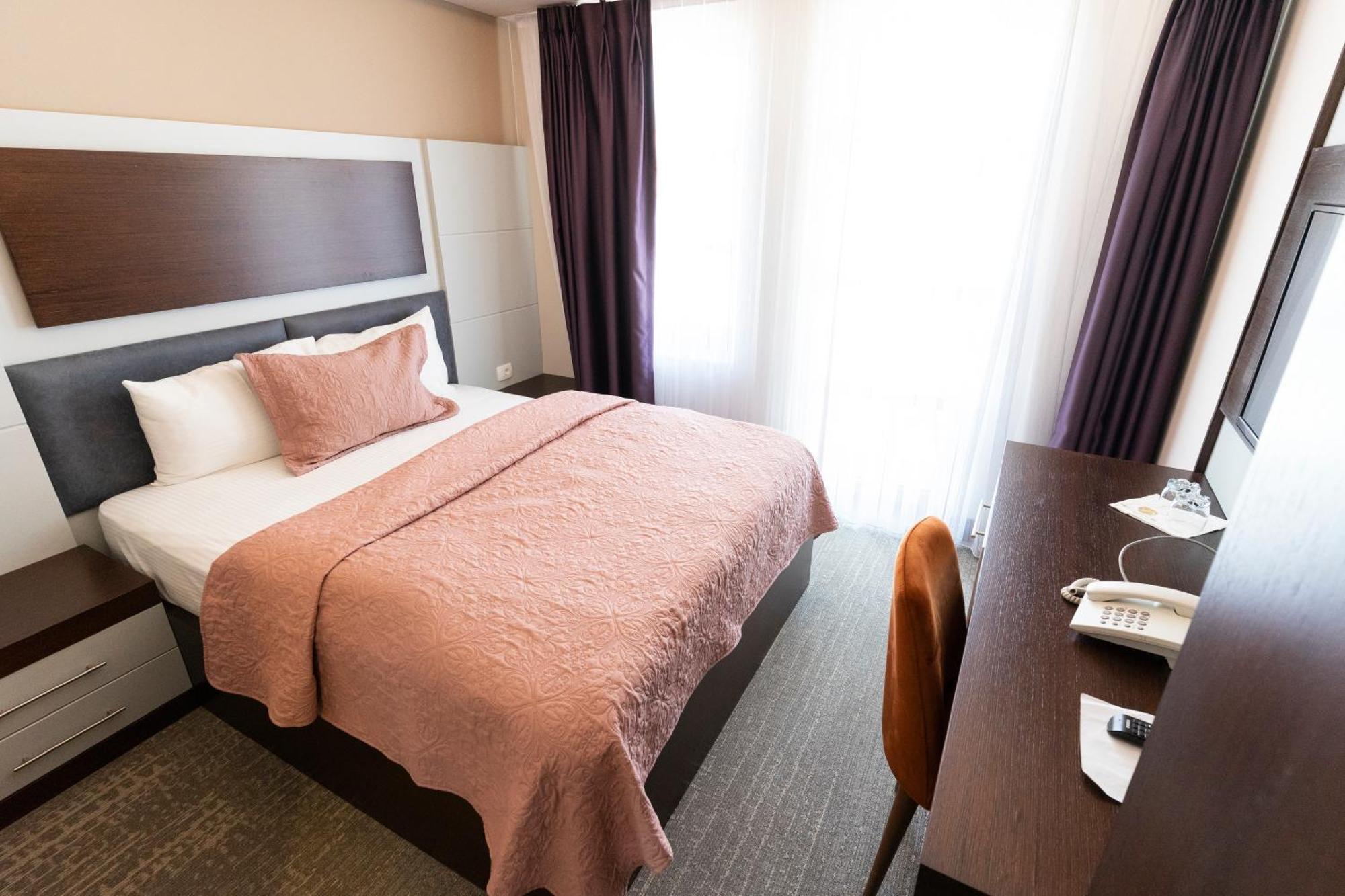 Hotel Prizreni Экстерьер фото