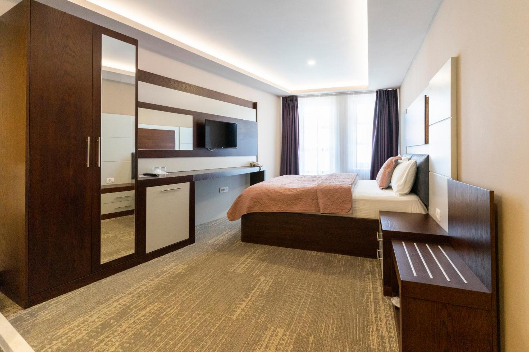 Hotel Prizreni Экстерьер фото