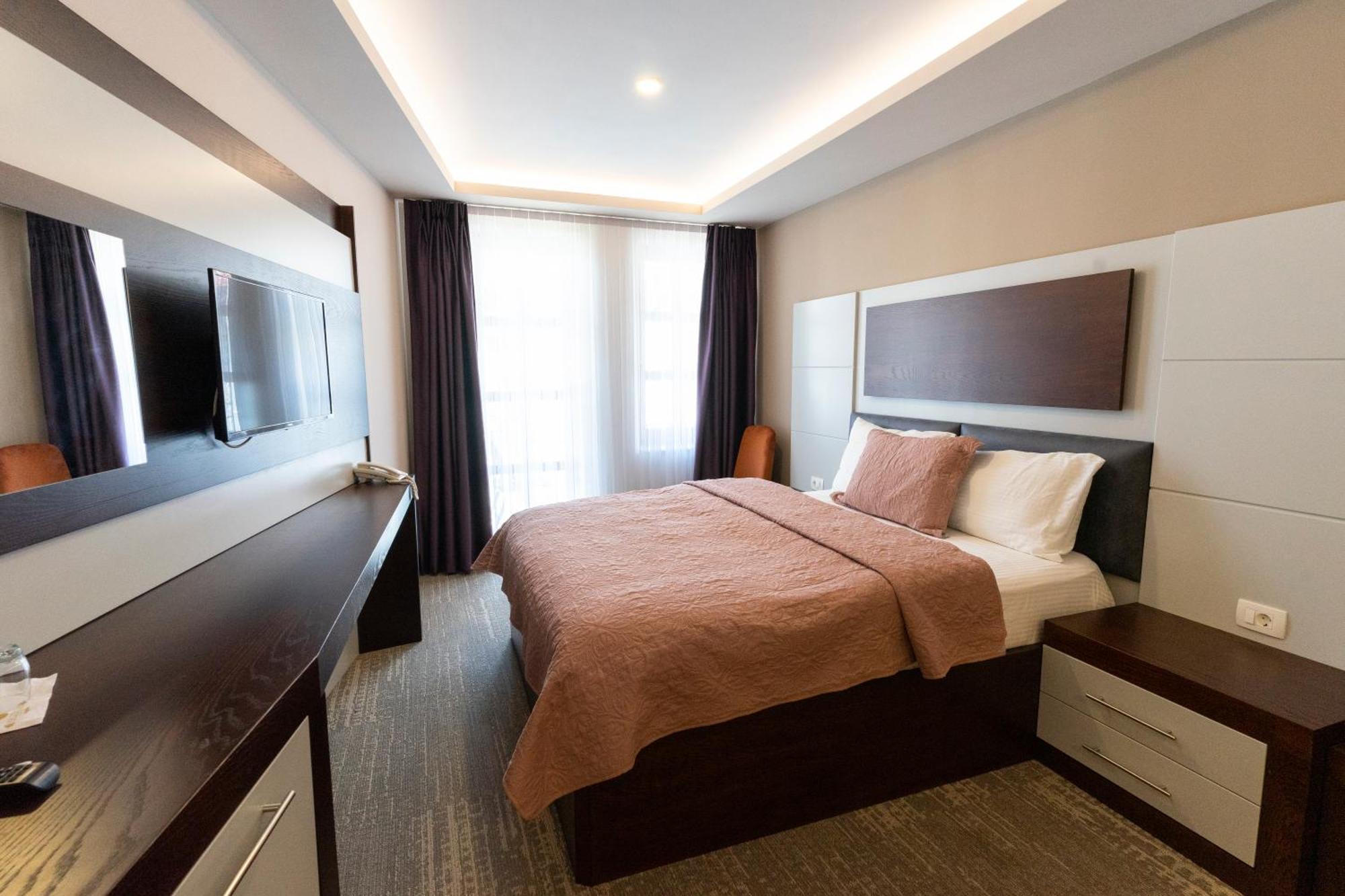 Hotel Prizreni Экстерьер фото