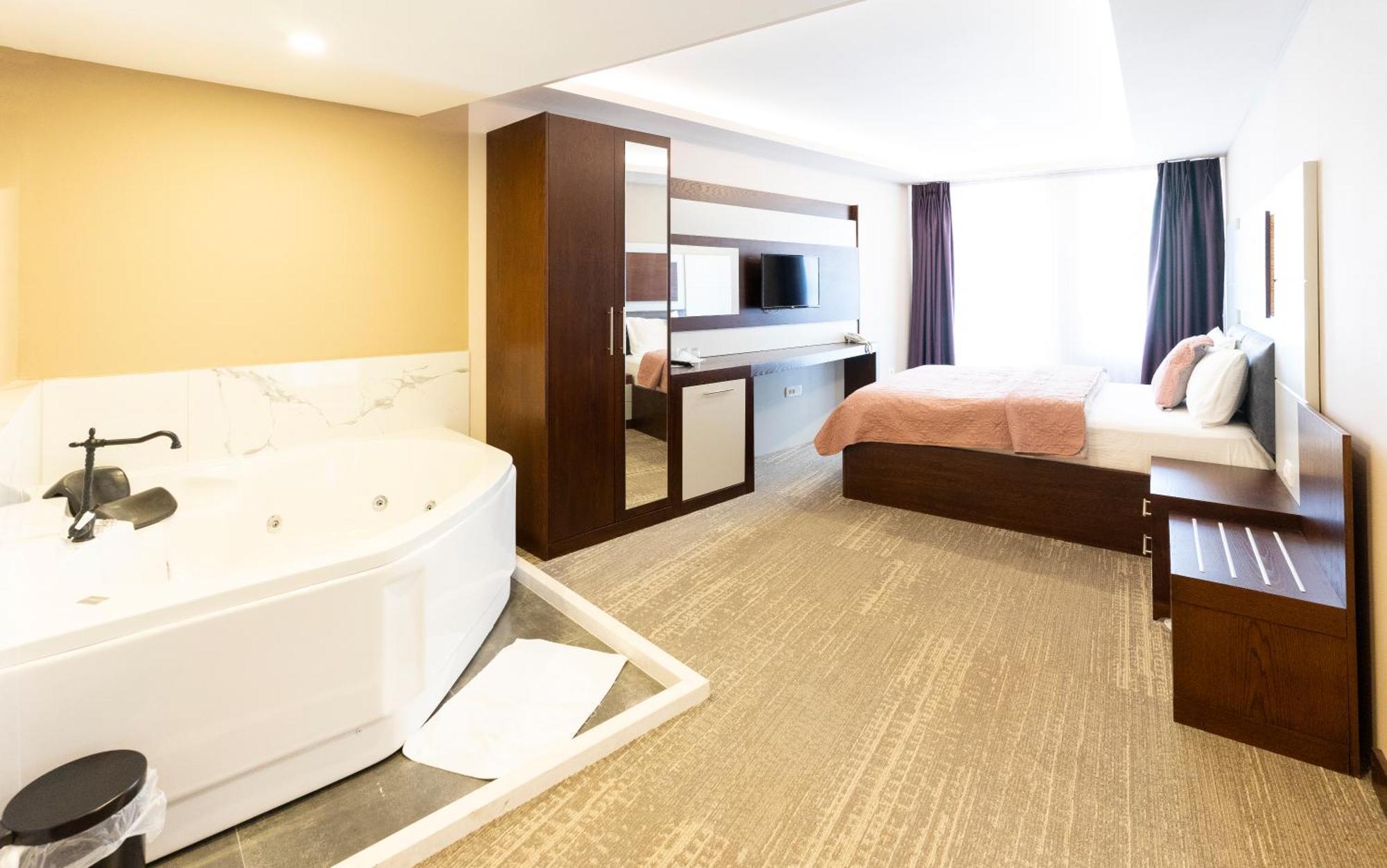 Hotel Prizreni Экстерьер фото
