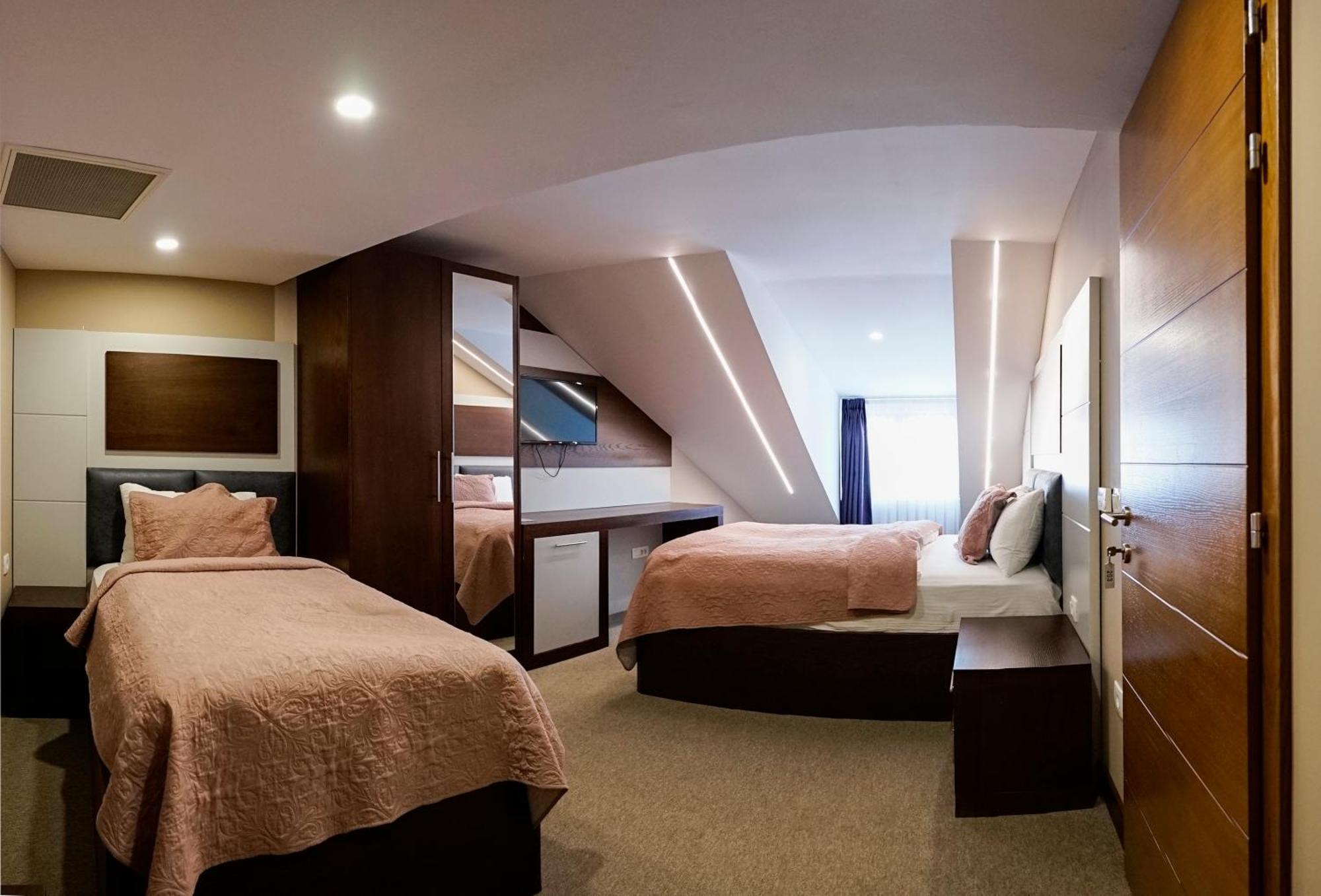 Hotel Prizreni Экстерьер фото