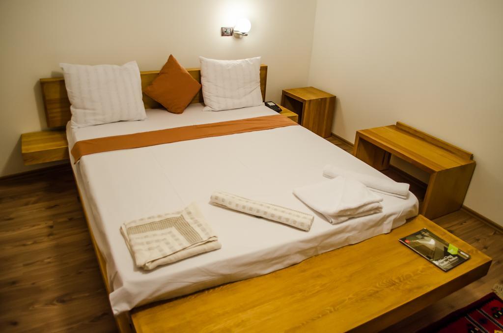 Hotel Prizreni Экстерьер фото