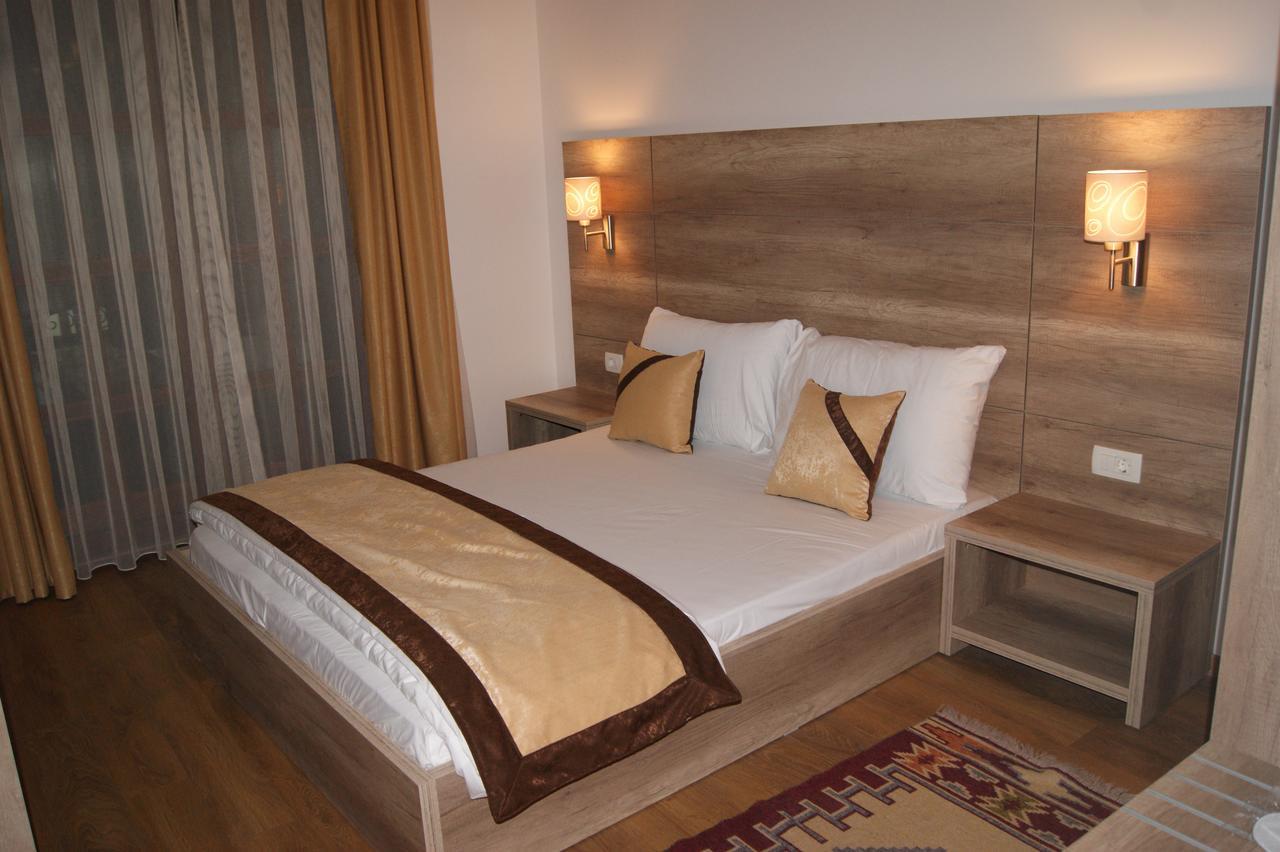 Hotel Prizreni Экстерьер фото
