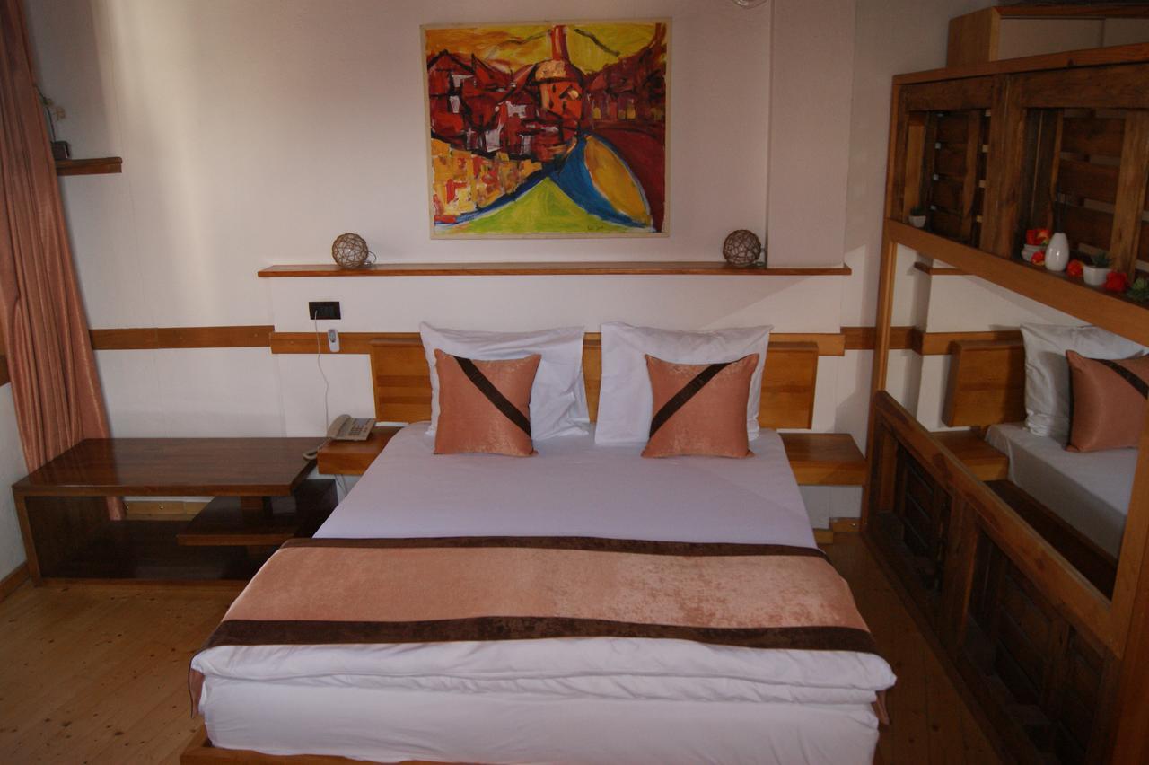 Hotel Prizreni Экстерьер фото