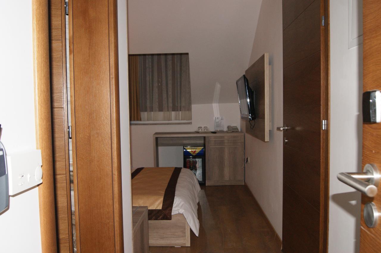 Hotel Prizreni Экстерьер фото
