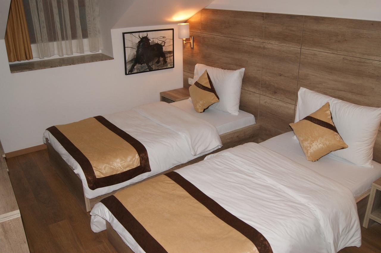 Hotel Prizreni Экстерьер фото